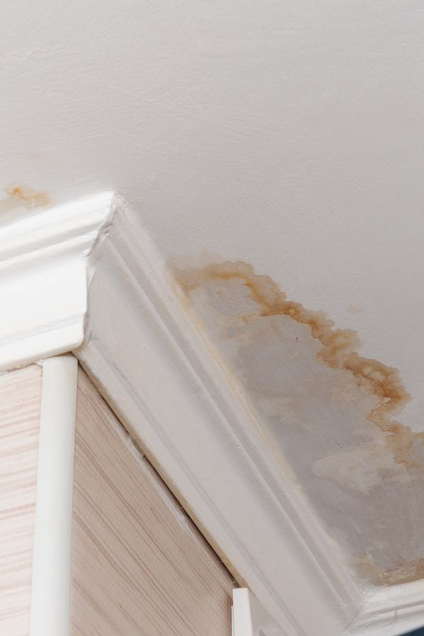 image of visible water damage on a ceiling